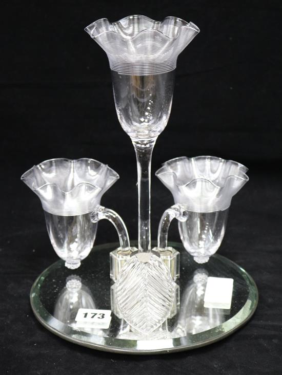 A mirror based three branch epergne